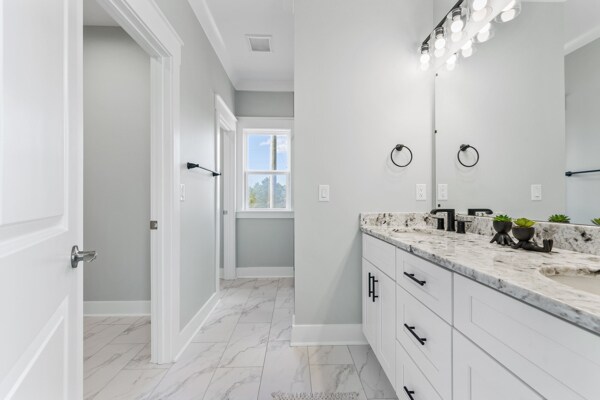 Building Photo - 305 Lineback Pl