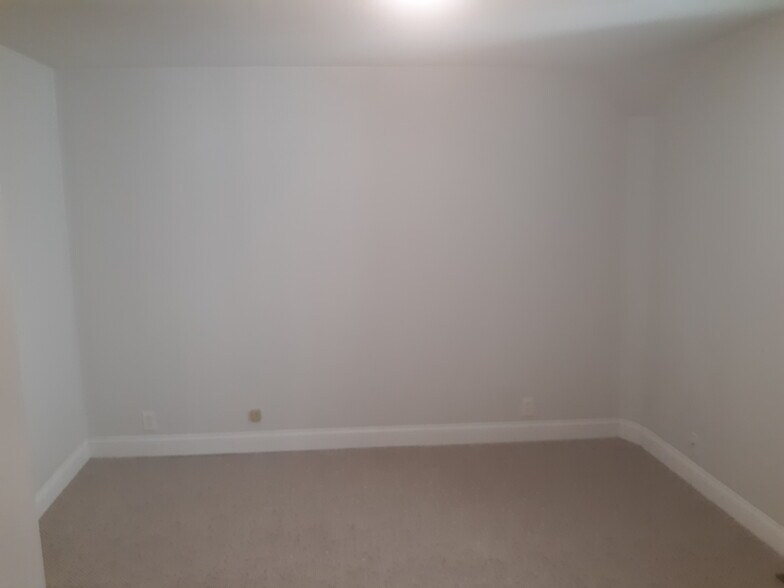 1st Floor Bedroom - 816 S 5th St