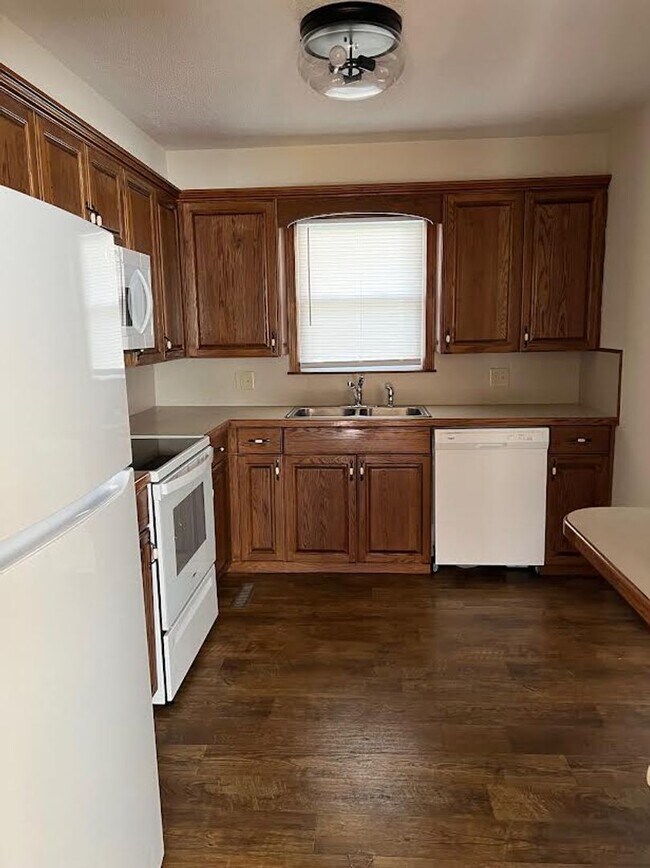 Building Photo - 219 W Market St