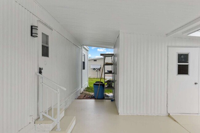 Building Photo - Affordable 2BR/1BA in Orange Blossom section of The Villages