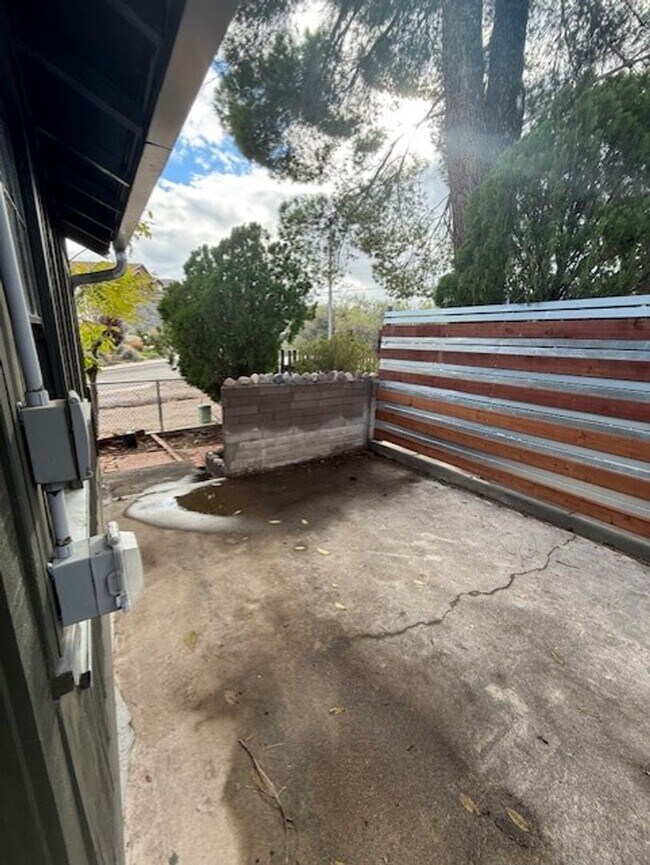 Building Photo - 326 Kindra Heights Rd