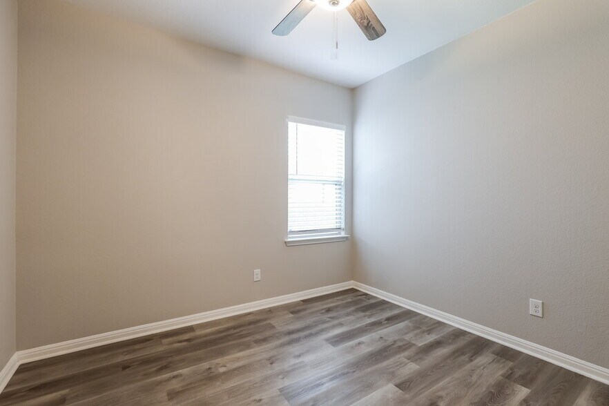 Building Photo - 13338 Badlands Bnd