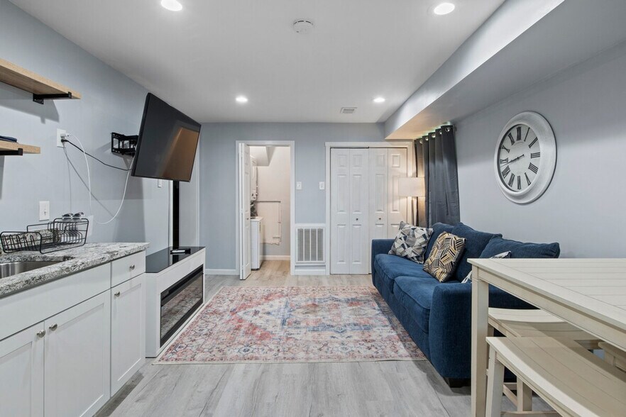 Primary Photo - 229 S Peters Rd