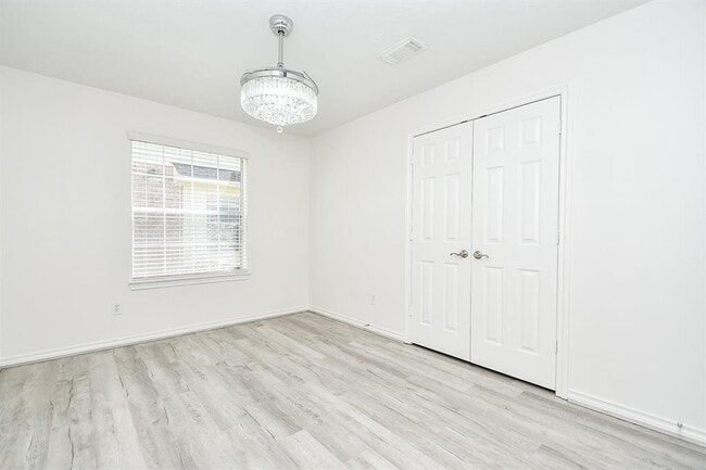 Building Photo - 10206 Hahns Peak Dr