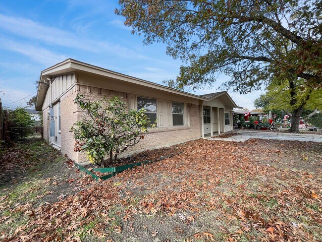 Building Photo - Coming Soon! 4 BR/1BA | Newly Renovated Single Family Home | New Upgrades & Spacious Yard|In Mesq...