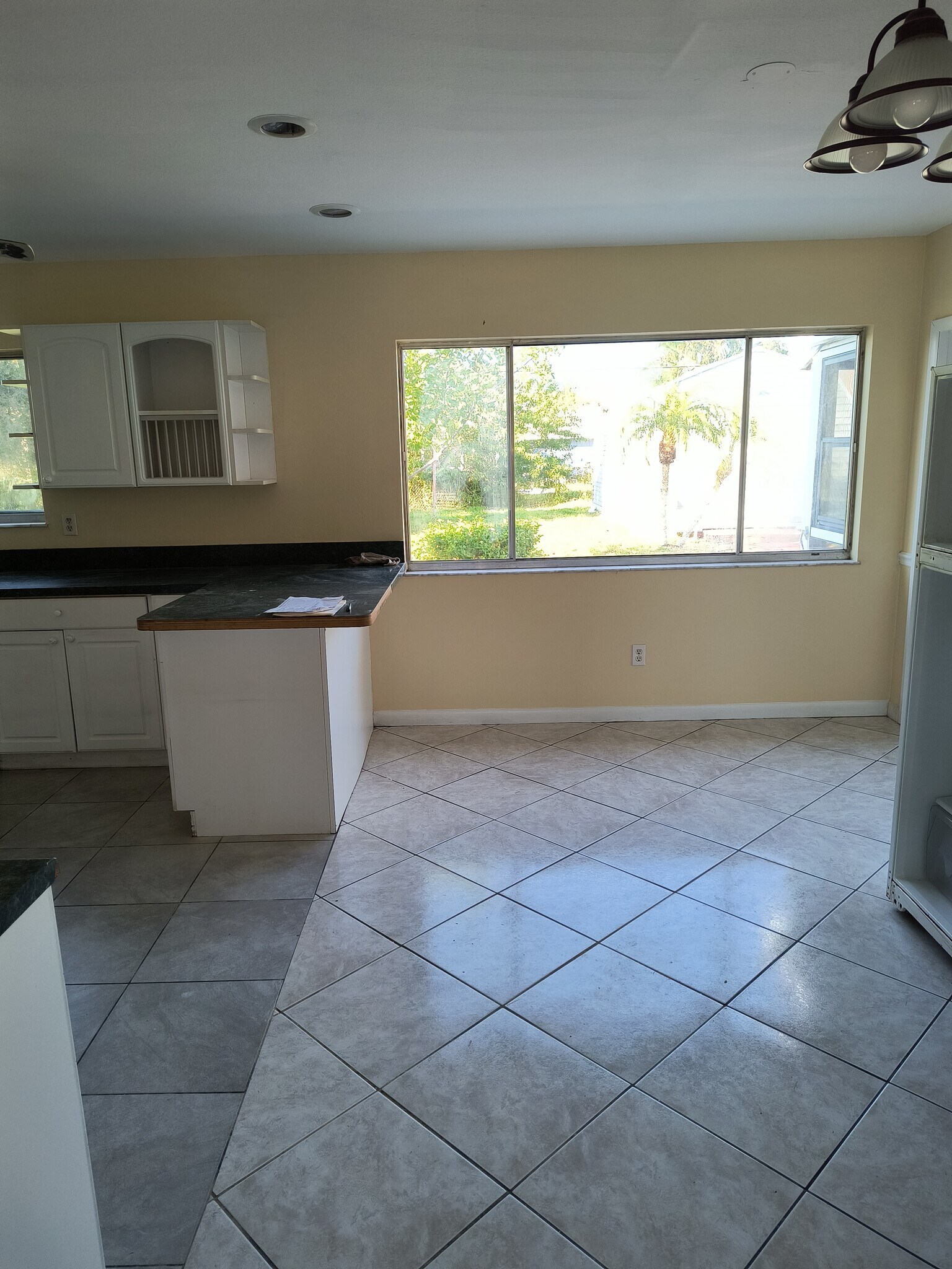 DINNING ROOM - 399 SE Oakridge Dr