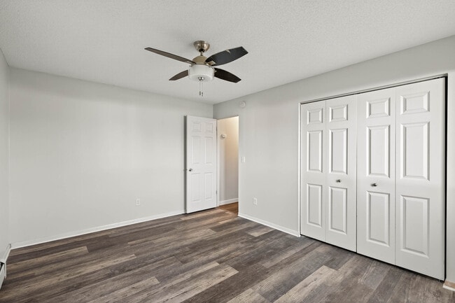 Building Photo - Rosco Apts-2720