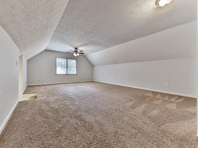 Building Photo - 63 Geraldine Dr SE