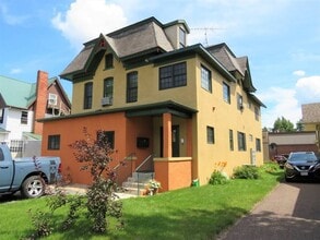 Building Photo - 7 E Elm St