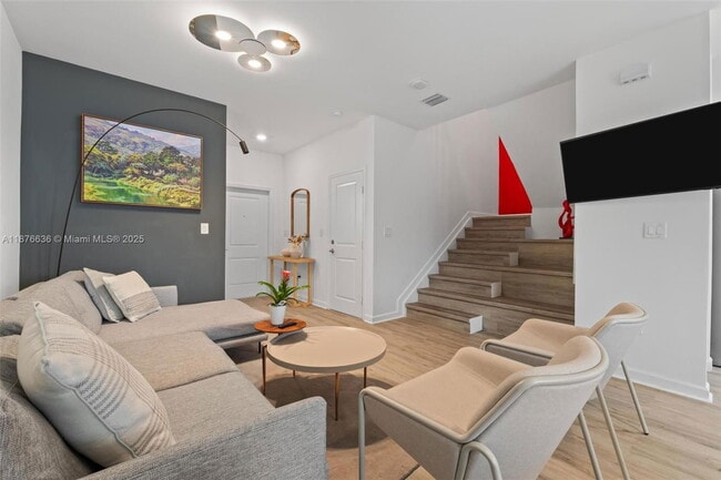 Building Photo - 403 NE 212th St