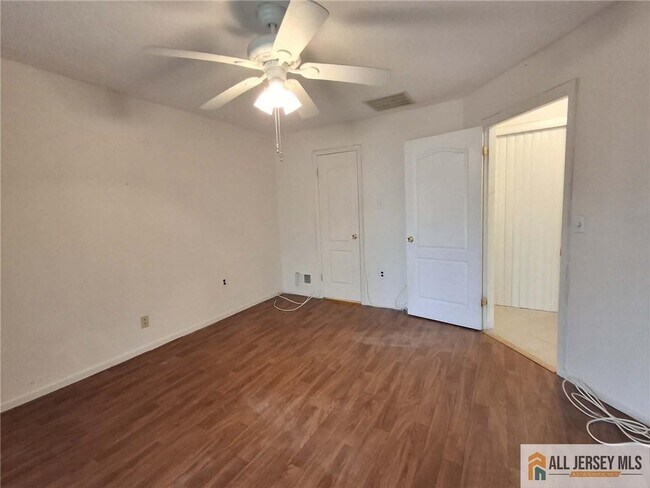 Building Photo - 9 Chatham Square