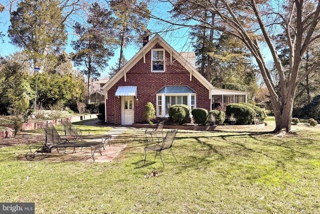 Building Photo - 8022 E Boulevard Dr