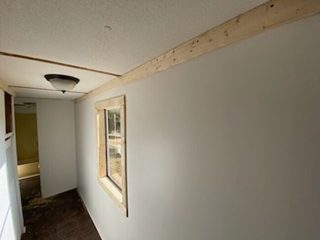 Building Photo - Newly renovated! Must see! SECTION 8 OK!