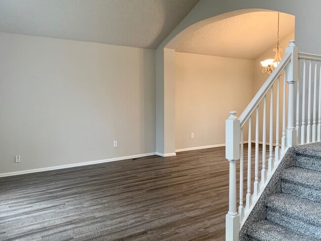 Building Photo - Renovated 4 BR/4BA Home with Large Backyar...