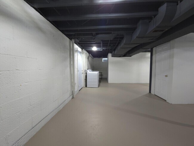 Building Photo - 2209 Quinton Rd