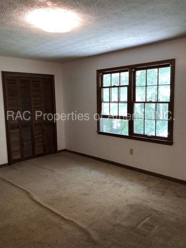 Building Photo - 144 Highland Park Dr