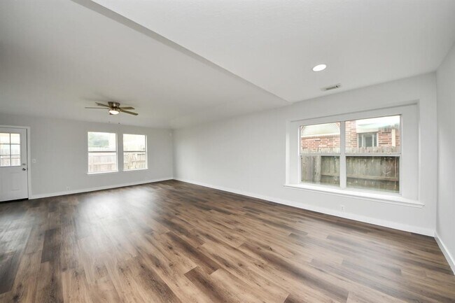 Building Photo - 2703 Edgewick Elm St