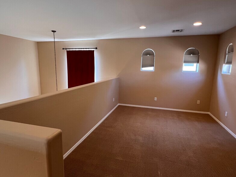 Building Photo - 6631 S Classic Way