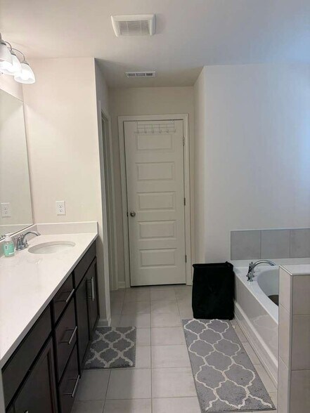 Building Photo - 209 Heartland Dr