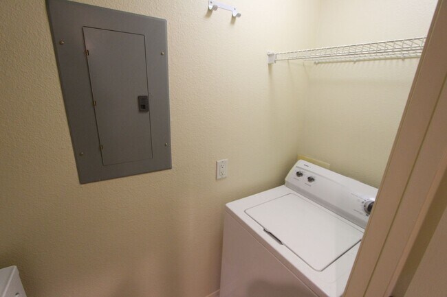 Building Photo - Spacious 2 Bedroom Summit Park Condo with Private Balcony & Soaking Tub