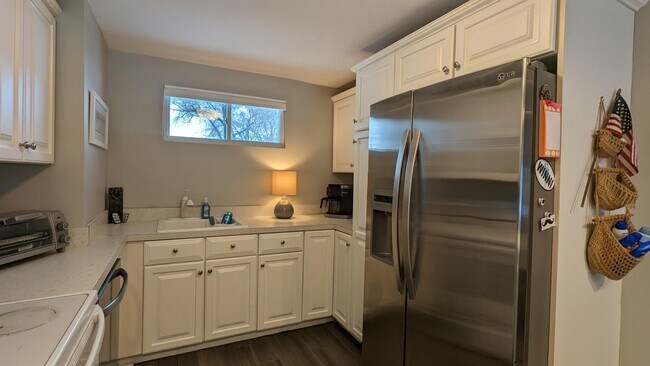 Building Photo - 23 Pleasant St