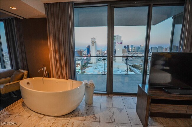 Building Photo - 4381 W Flamingo Rd