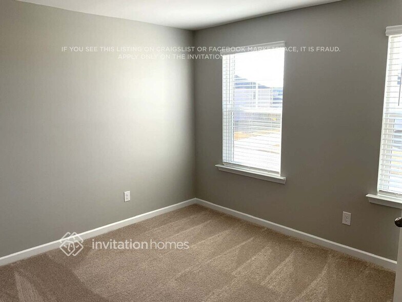 Building Photo - 528 Almere Dr