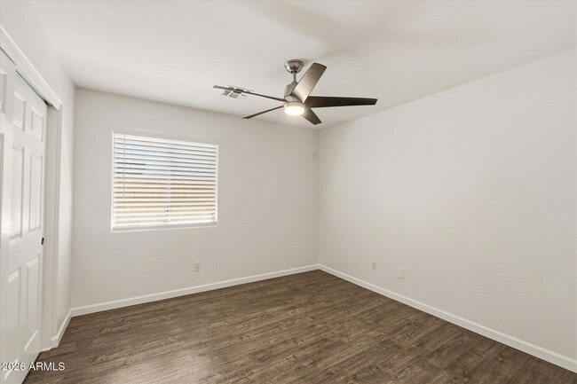 Building Photo - 2212 E Vista Bonita Dr