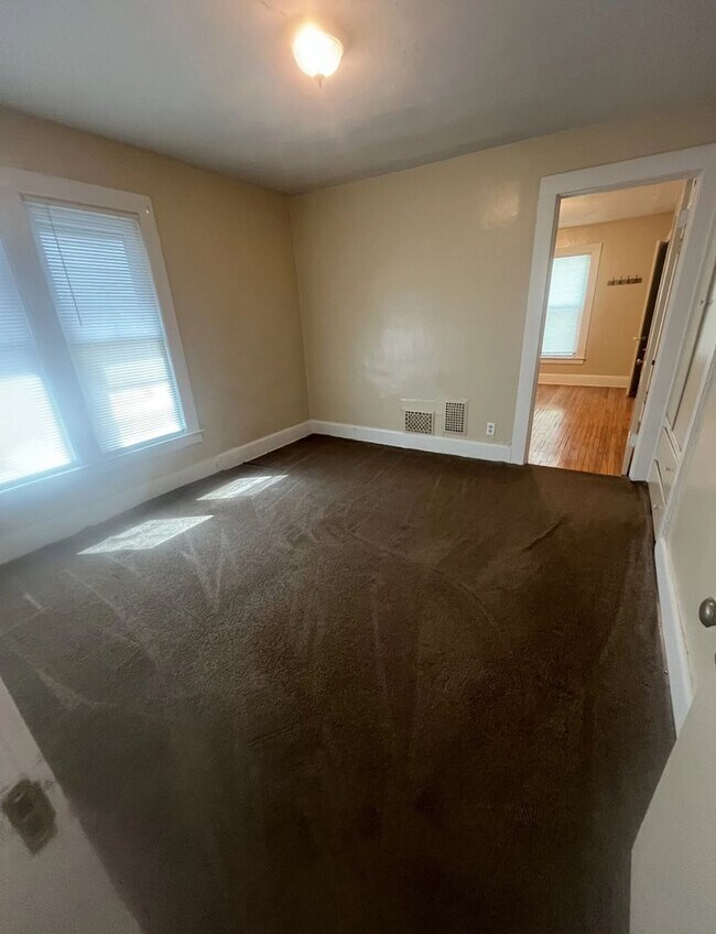 Building Photo - 519-521 Clarendon Street