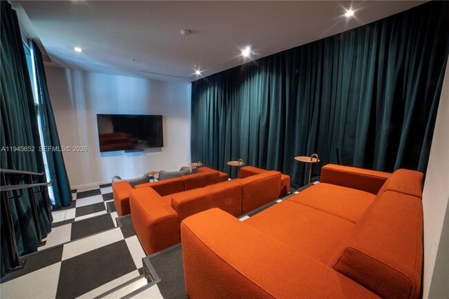 Building Photo - 11 NE 6th St