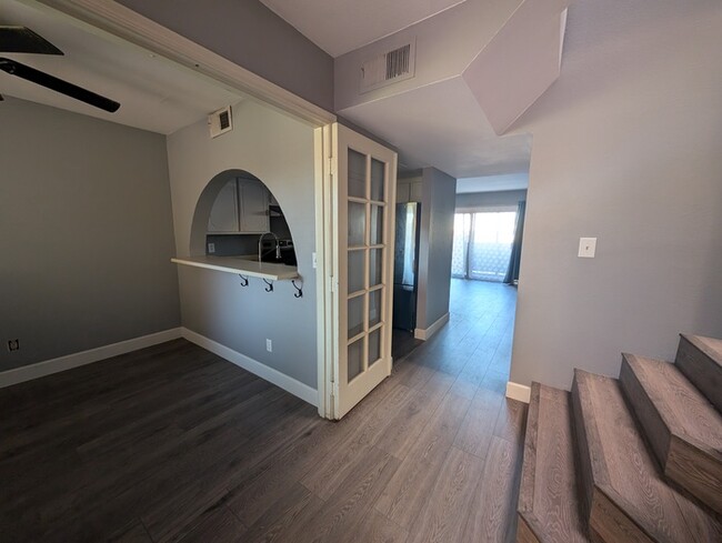 Building Photo - Los Prados Townhome with in unit laundry