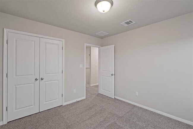 Building Photo - 528 Loriner Wy
