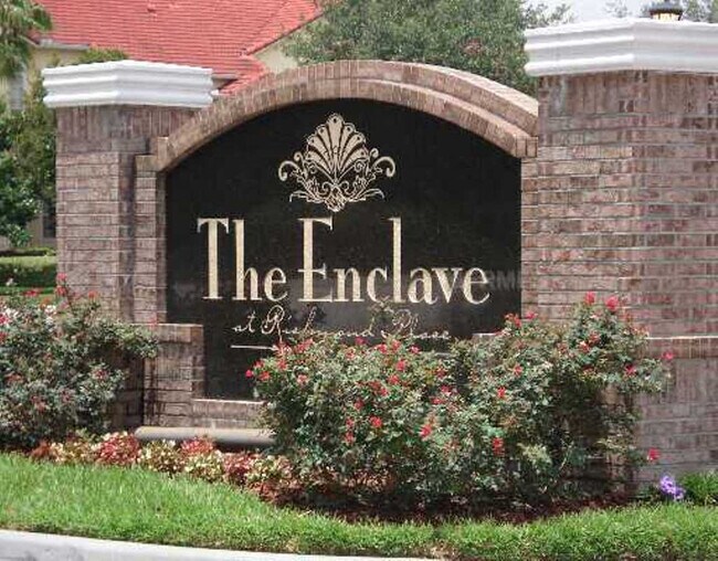 Building Photo - TAMPA: 2 bed/ 2bath condo on 2nd floor in ...