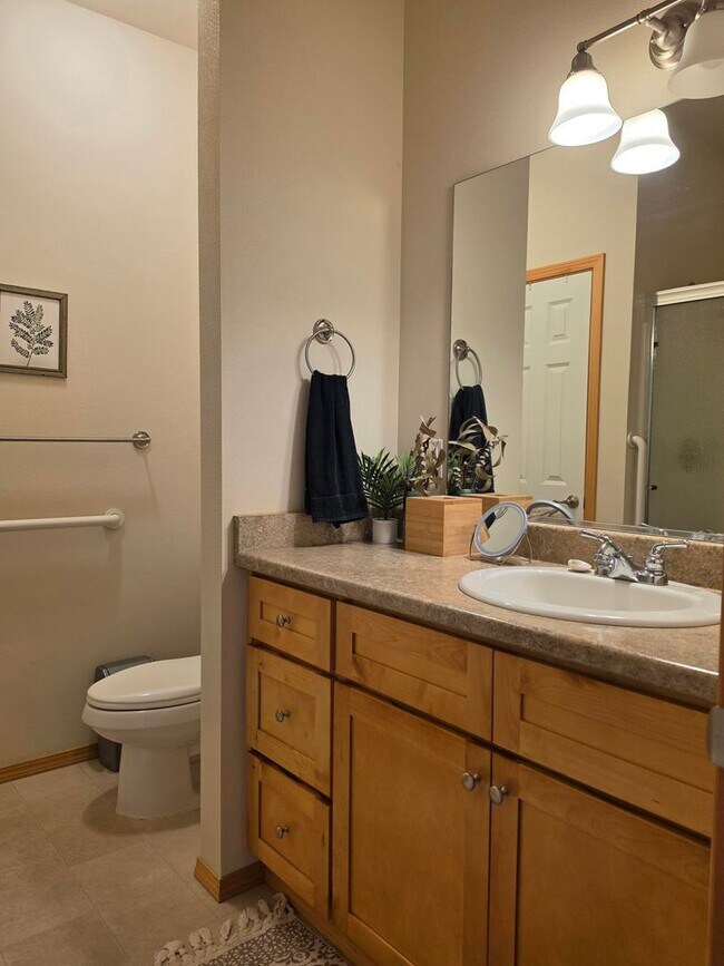 Building Photo - 3 Bedroom Rambler in Poulsbo's Chateau Ridge Neighborhood!