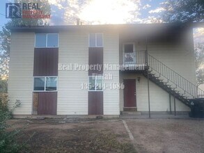 Building Photo - Cute 3 Bedroom 1 Bathroom Apartment