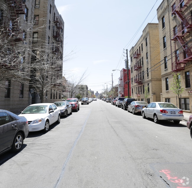 Building Photo - 3040 Cruger Ave