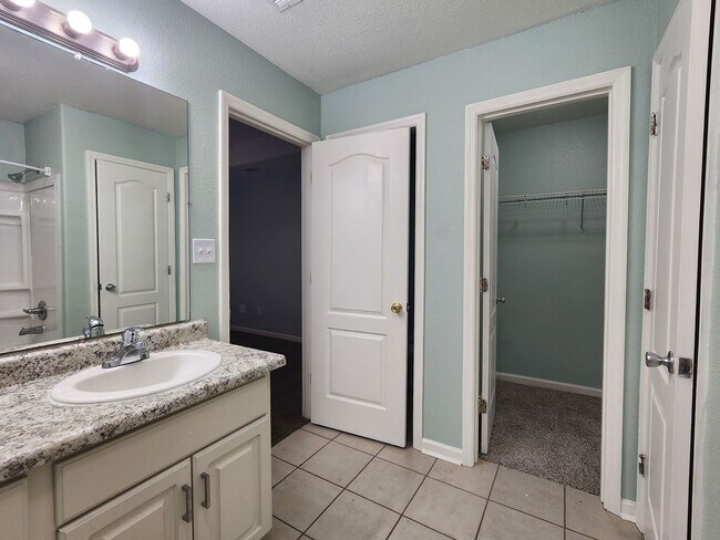 Building Photo - $400 Move In Discount! Comfortable 3-Bedroom Home with Open Layout