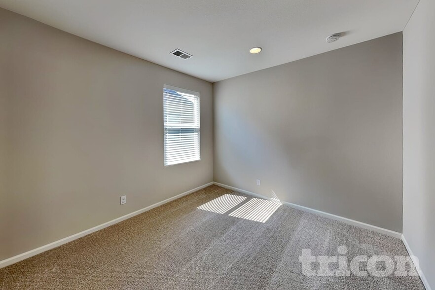 Building Photo - 2172 Willow Ct