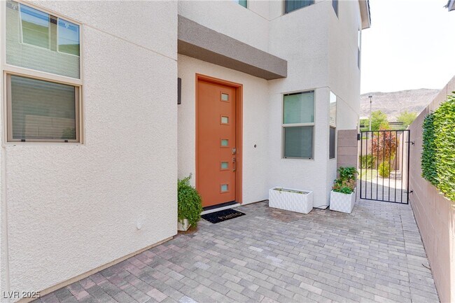 Building Photo - 6333 Redstone Hls Dr