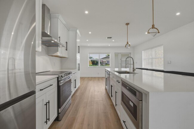 Building Photo - 461 SW 1st St