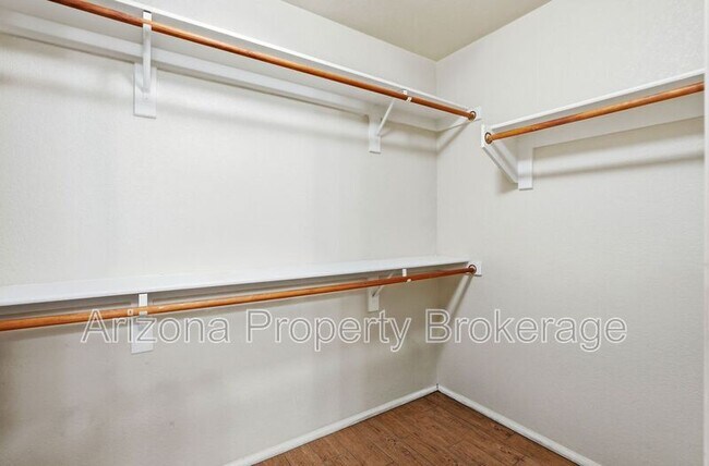 Building Photo - 919 E Monteleone St