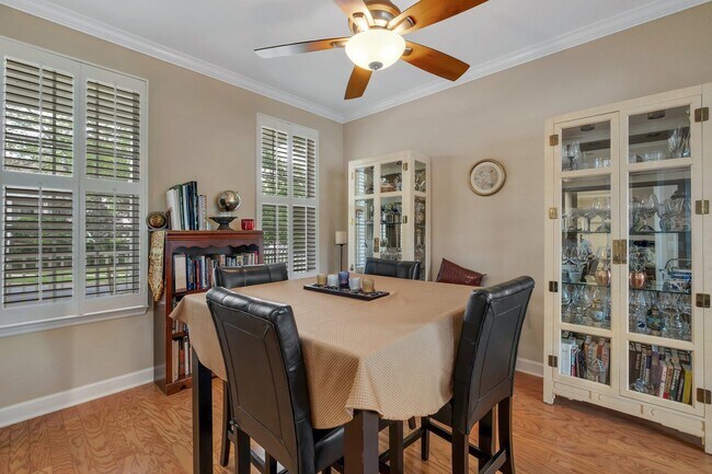 Building Photo - 2119 Fernleigh Dr