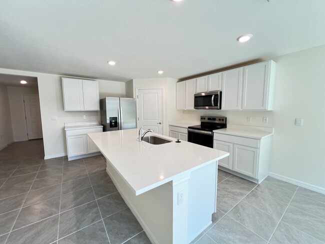 Building Photo - BRAND NEW 5 Bedroom/3 Bath Home in Wildwoo...