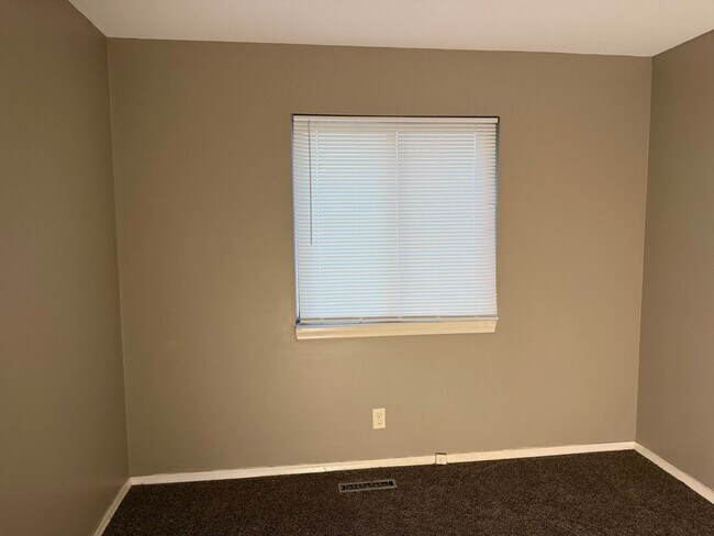Building Photo - COMING SOON: Stunning 2-Bed/1 Bath Duplex ...