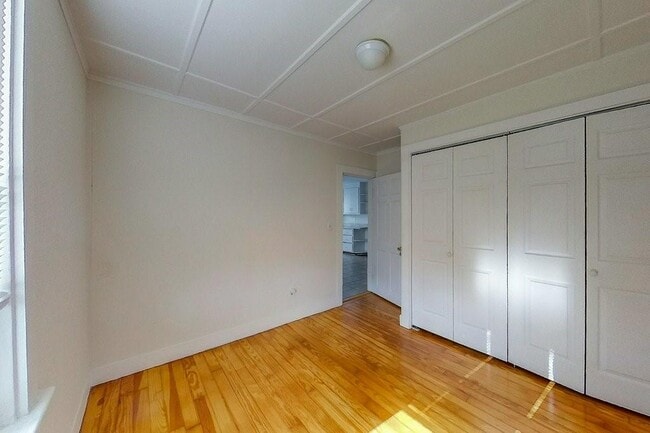 Building Photo - 19 Dixon St