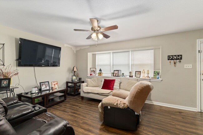 Building Photo - 8300 Oakhaven Rd