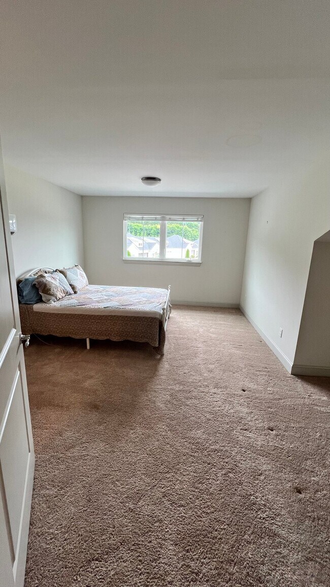 Building Photo - 847 Wellstone Dr