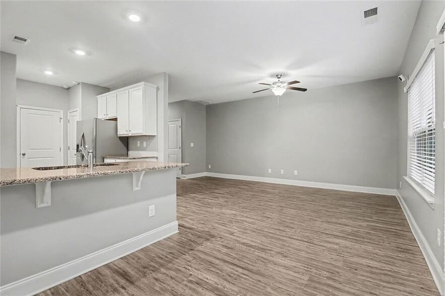 Building Photo - 7051 Fringe Flower Dr