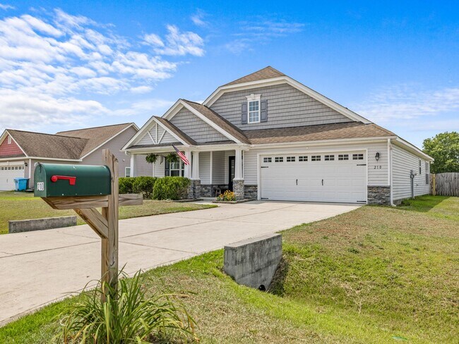 Building Photo - Country Living!