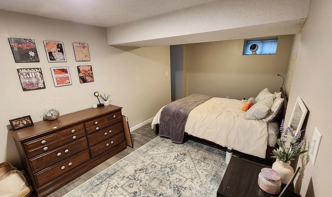 Building Photo - 1822 Roblyn Ave